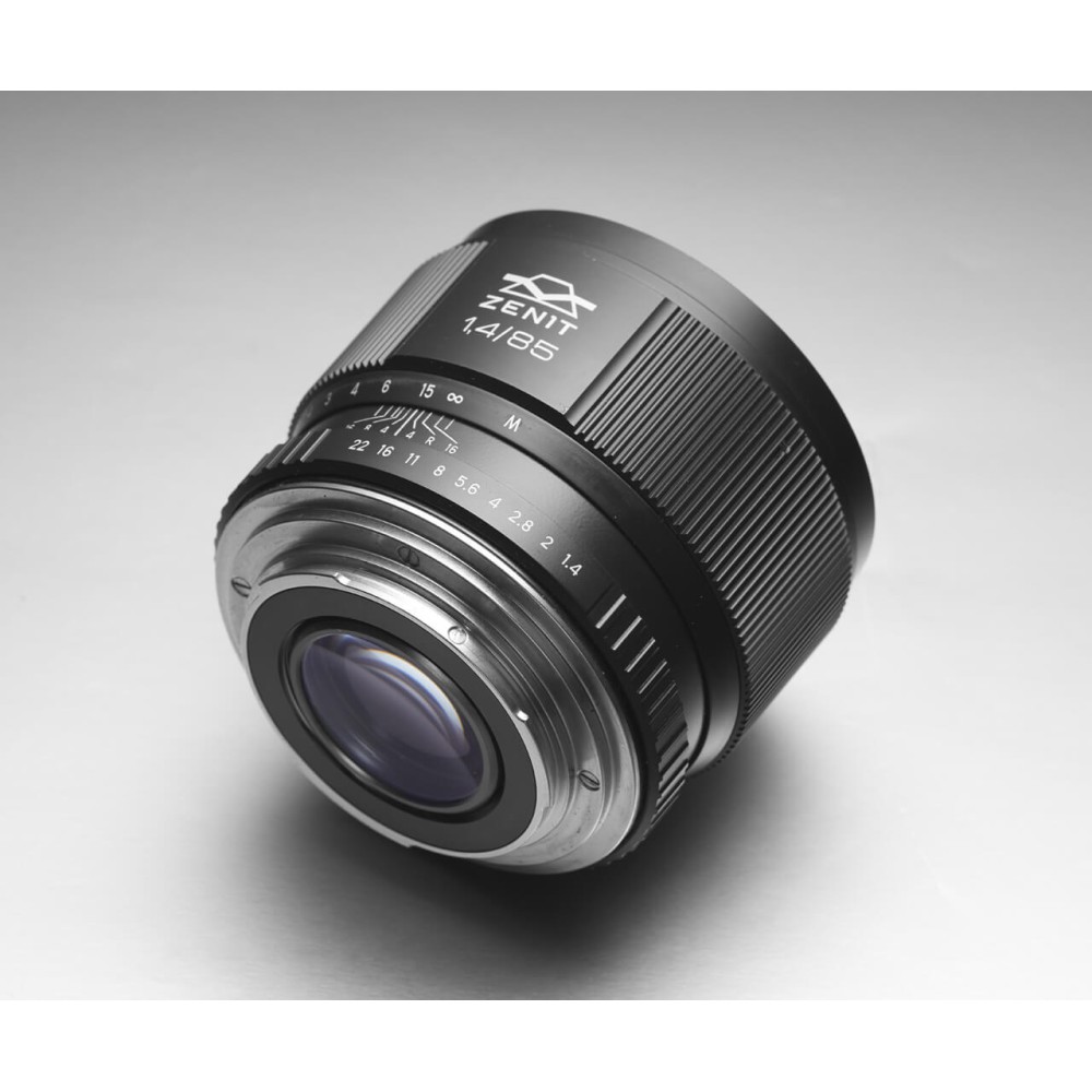 Объектив Зенит Зенитар-C 85mm f/1.4 Canon EF