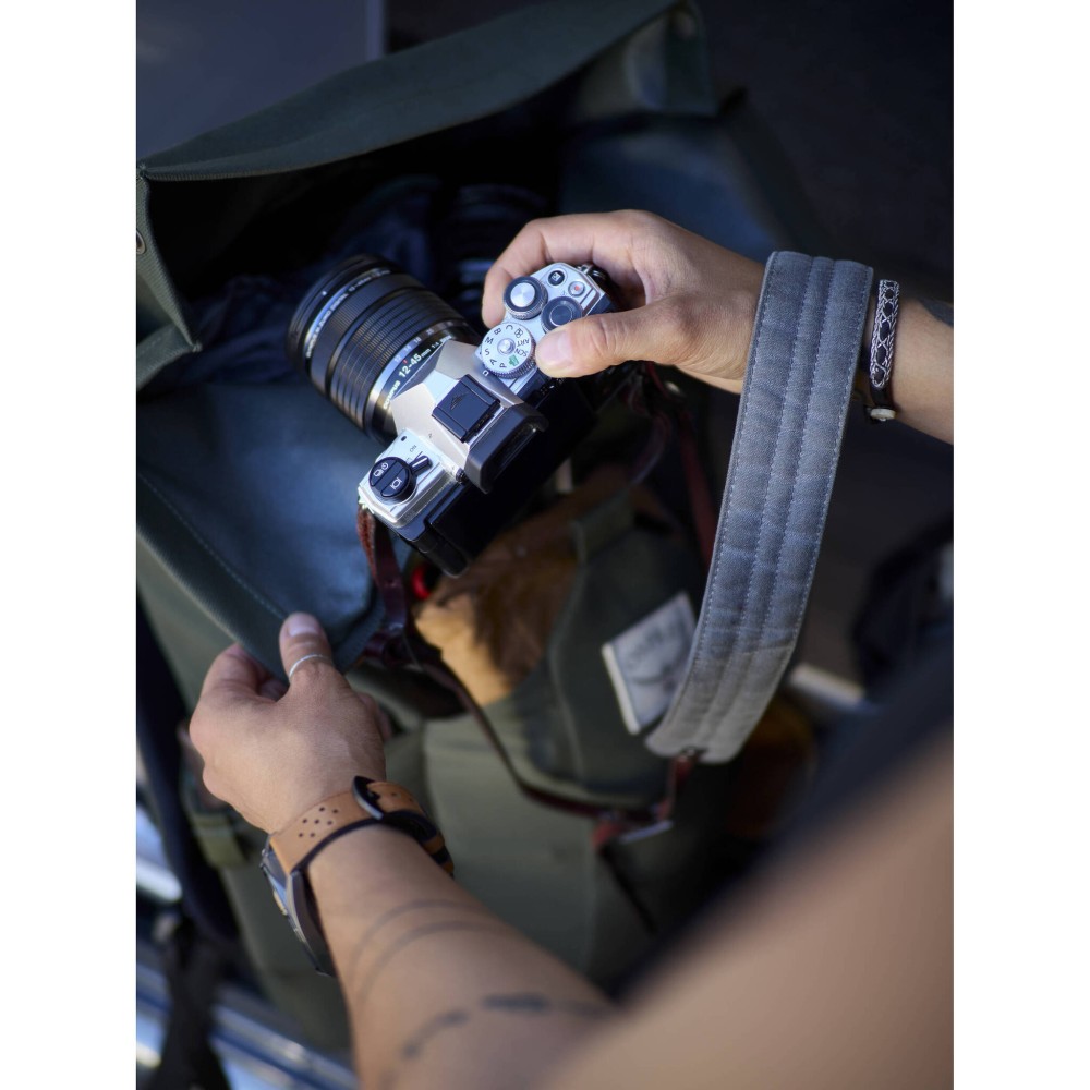 Фотоаппарат OM System OM-5 Body серебристый